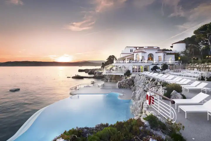 French Style & Romance FEATURE1 Hotel Du Cap Eden Roc